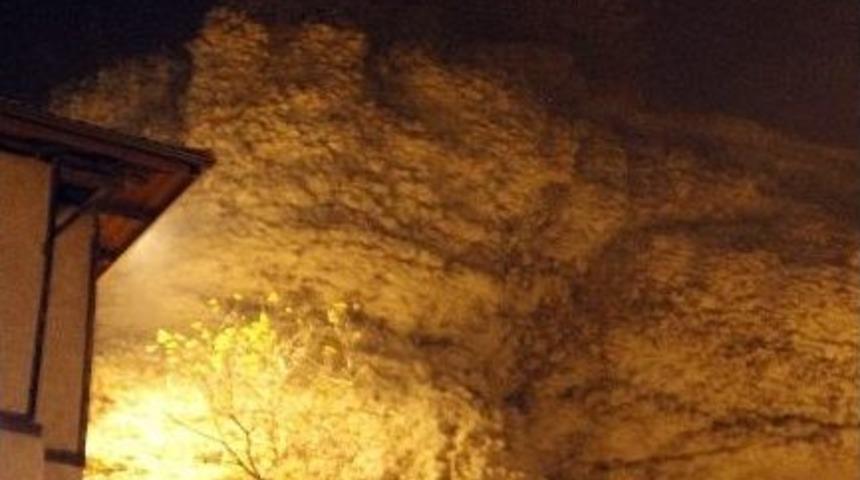 Sevgilisini Başka Biri İle Yakalayınca Kayalıklardan Atlamak İstedi