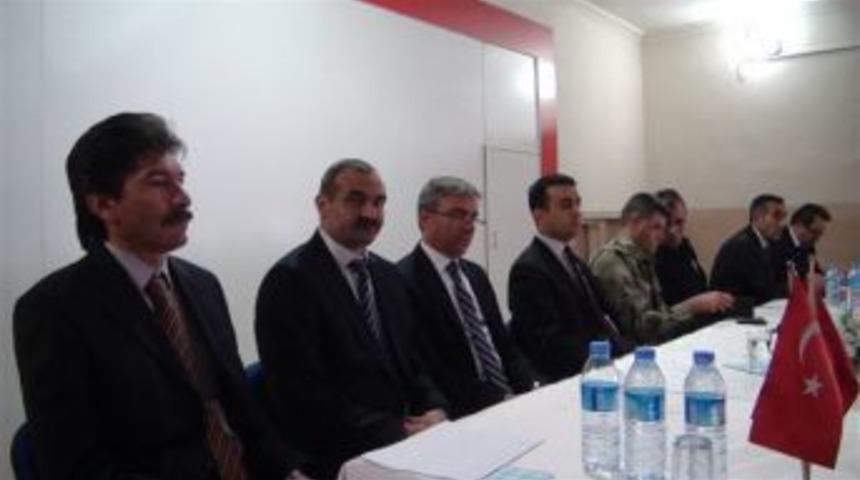 Kağızman Kaymakamı muhtarlar ve kurum amirleriyle toplandı