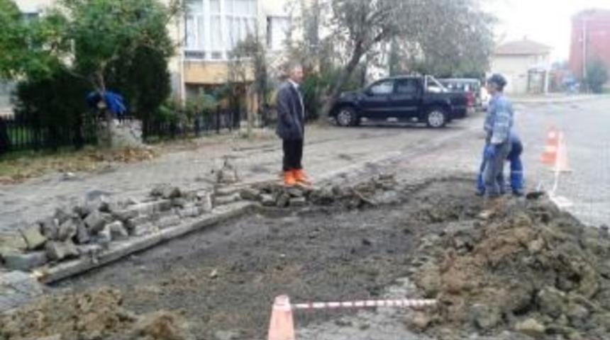 S&uuml;leymanpaşa 100. Yıl Mahallesi&rsquo;nde Yol Yapım &Ccedil;alışmaları Devam Ediyor