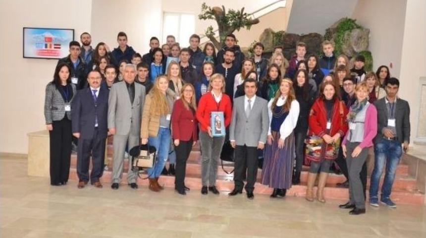 Ab&rsquo;li Gen&ccedil;lerden Vali D&uuml;zg&uuml;n&rsquo;e Ziyaret