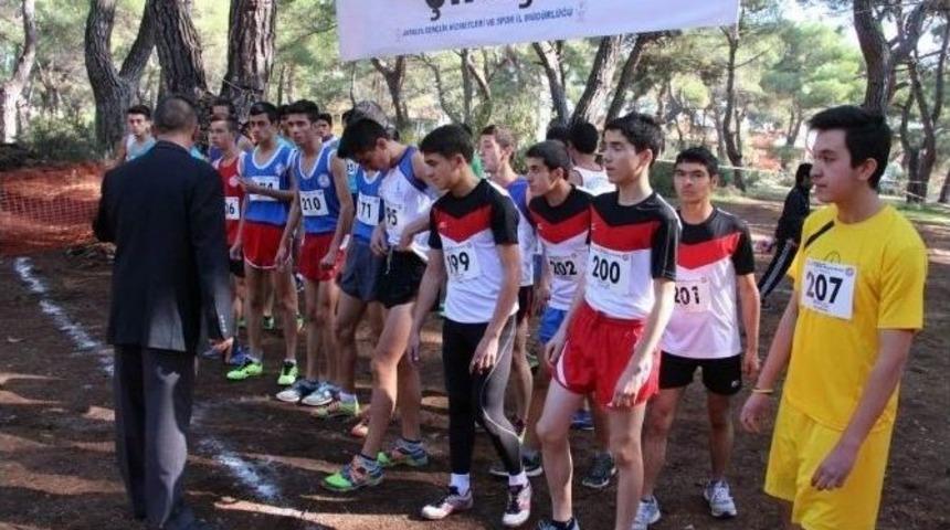 Gediz Uluoymak 1 Eyl&uuml;lspor Kul&uuml;b&uuml;, Futboldaki Başarısını Atletizmde De Kanıtladı