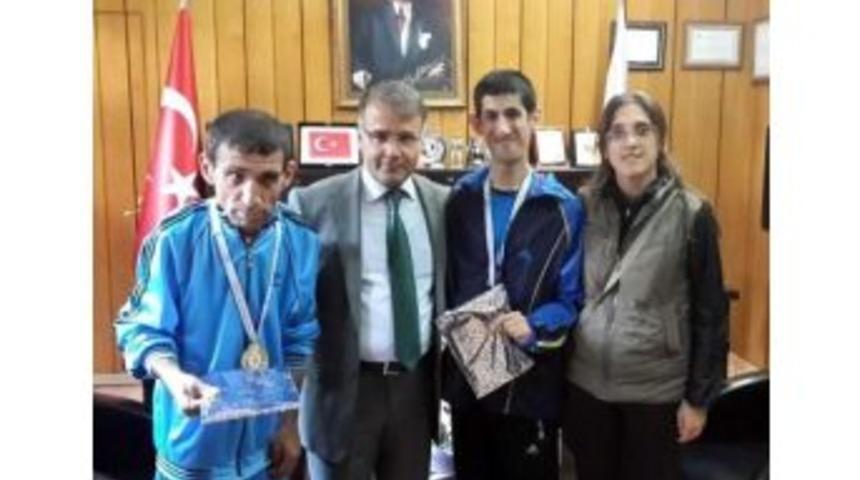 Burhaniye&rsquo;de &Ouml;zel Sporculara Kaymakam Teşekk&uuml;r&uuml;
