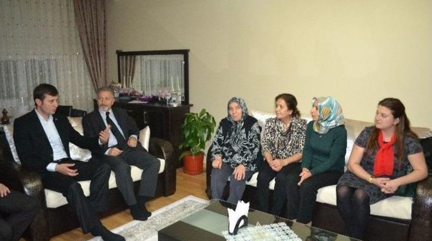 &Ccedil;erkezk&ouml;y Belediye Başkanı Akay&rsquo;dan Şehit Ailesine Anlamlı Ziyaret