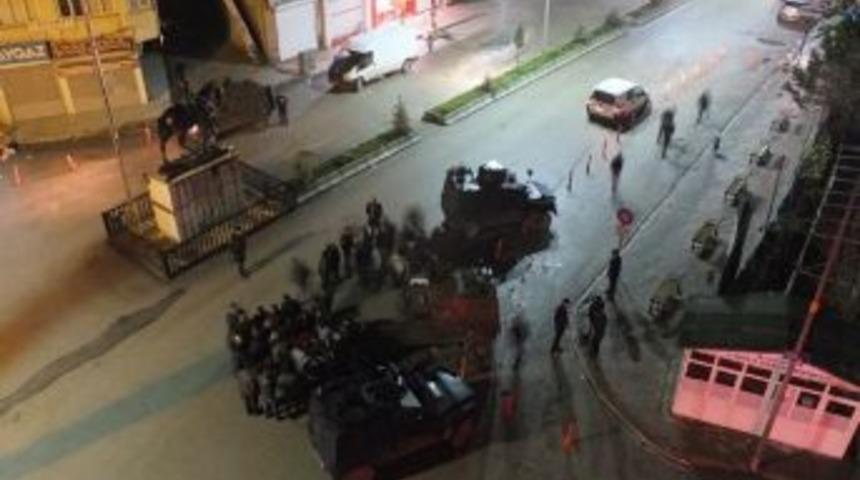 Işid &Uuml;yesi Zannedilen Afganları Polis Kurtardı