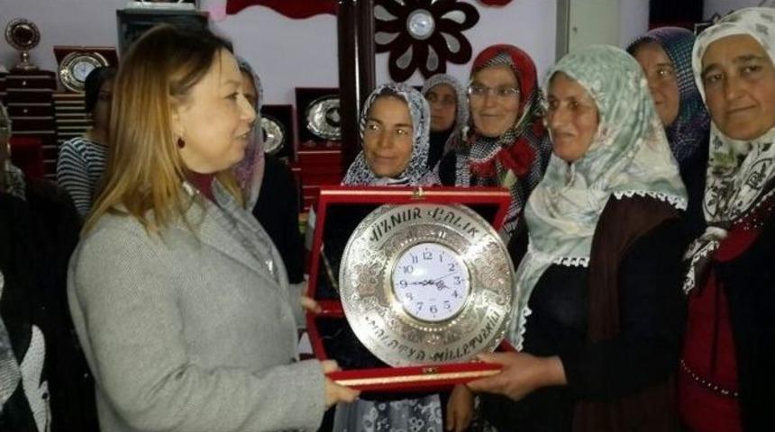 Ak Partili &Ccedil;alık, &Uuml;retim Yapan Kadınlarla Bir Araya Geldi
