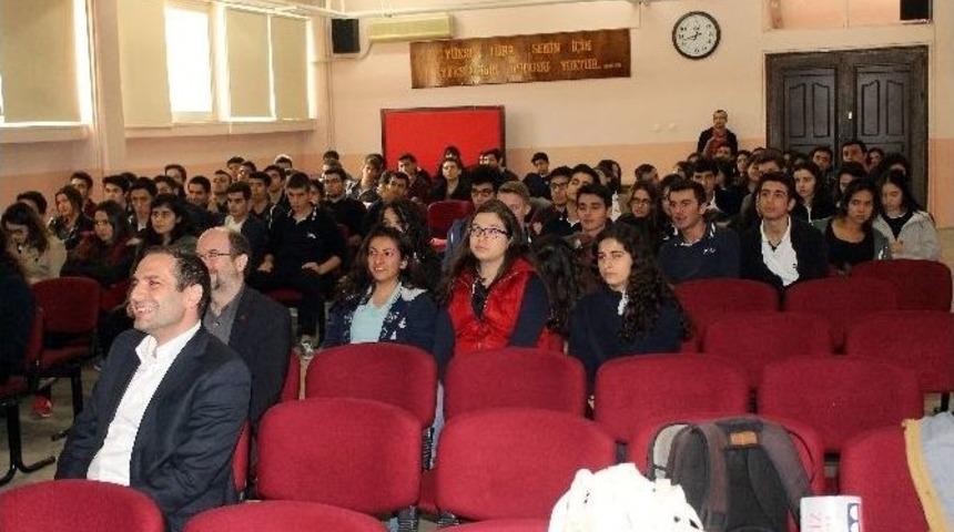 Kemerburgaz &Uuml;niversitesi Y&ouml;neticileri, &Ouml;ğrencilere İstanbul&rsquo;daki &Uuml;niversite Hayatını Anlattı