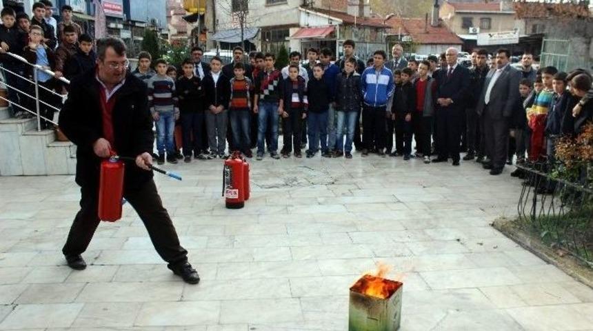 K&uuml;tahya B&ouml;lge Yatılı Erkek Kur&rsquo;an Kursu&rsquo;nda Yangın Tatbikatı
