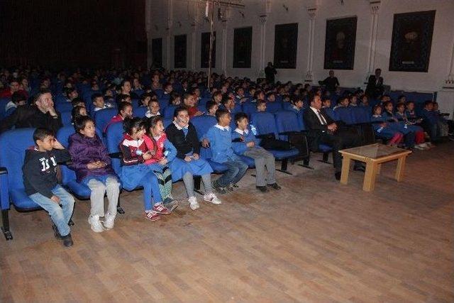 Edirne&rsquo;de &lsquo;oyun Gemisi&rsquo; Adlı &Ccedil;ocuk Tiyatrosu Sergilendi 2