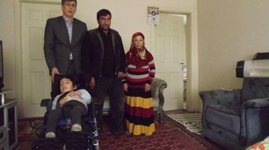 Tsd&rsquo;den Engelli &Ccedil;ocuğa Tekerlekli Sandalye Hediye Edildi