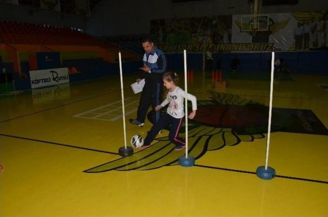 Akhisar&rsquo;da, Spor&rsquo;da G&uuml;&ccedil;l&uuml; Bir Gelecek Projesi