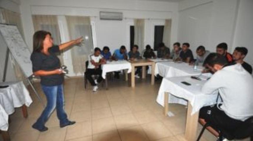 Bodrumsporlu Futbolcular Antrenman Sonrası İngilizce &Ouml;ğreniyor