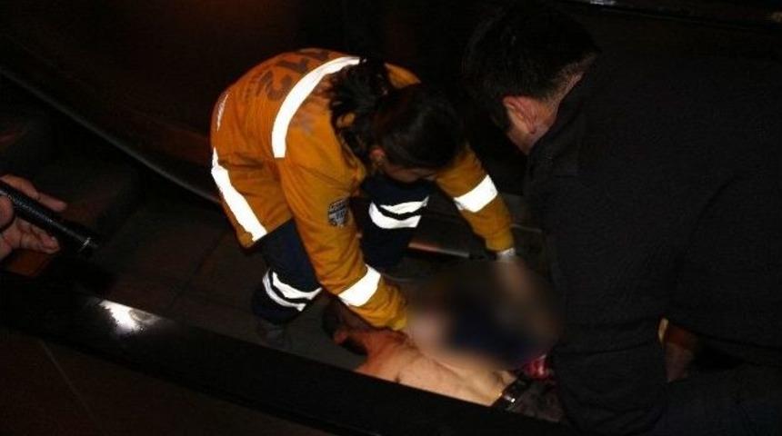 Tersten Bindiği Y&uuml;r&uuml;yen Merdivene Kolunu Kaptırdı