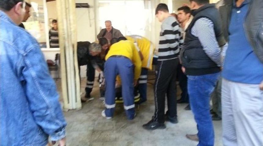 Yaşlı Şahıs Herkesin Şaşkın Bakışları Arasında Yere Yığıldı