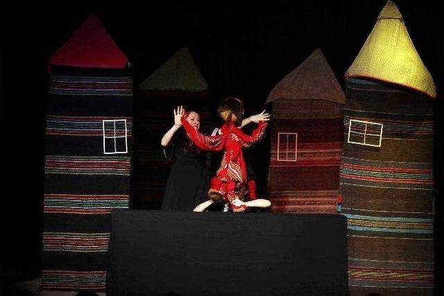 Ankara Tiyatro Festivali Yenimahalle&rsquo;de 1