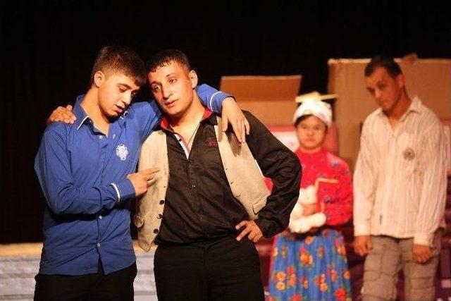 Ankara Tiyatro Festivali Yenimahalle&rsquo;de 3
