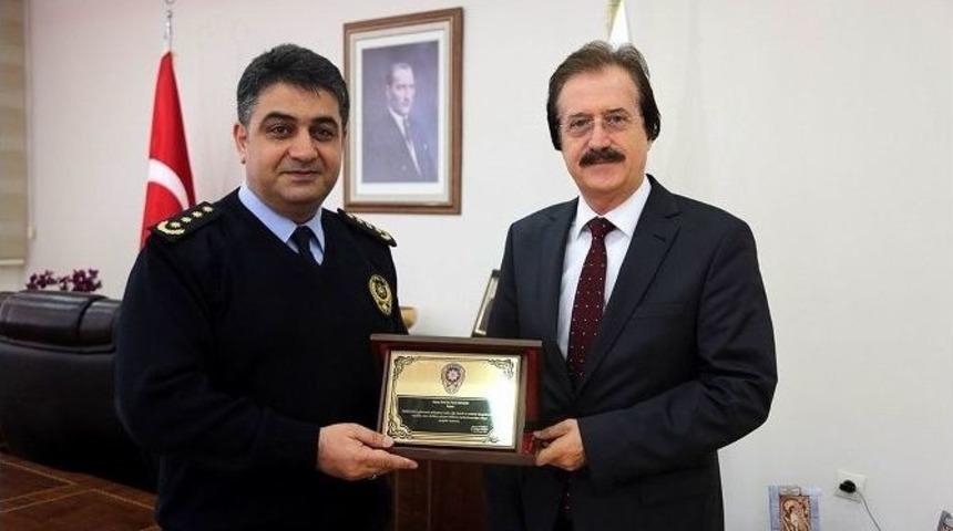 İl Emniyet M&uuml;d&uuml;r&uuml; &Ccedil;alışkan&rsquo;dan, Cumhuriyet &Uuml;niversitesi&rsquo;ne Ziyaret