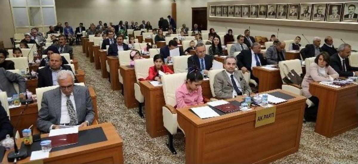 B&uuml;y&uuml;kşehir&rsquo;in Meclisi, &Ccedil;ocukları Ağırladı