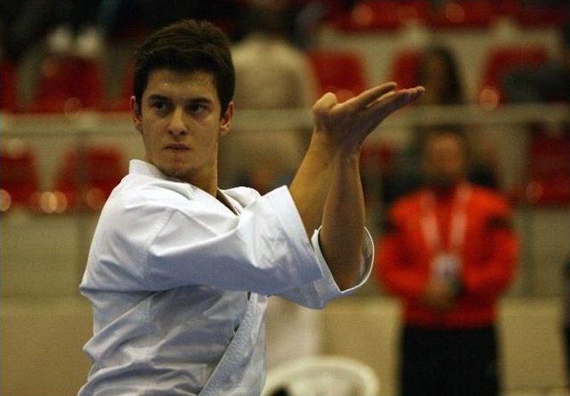 Karatecilerden Anlamlı Davranış 1