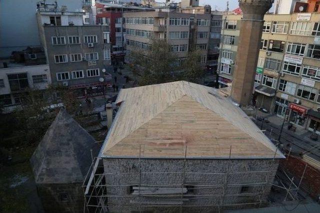 Emir Sultan Mescidi Ve Türbesi İle Şeyh İbrahim Tennuri Camiisinde Restorasyon Çalışması 1
