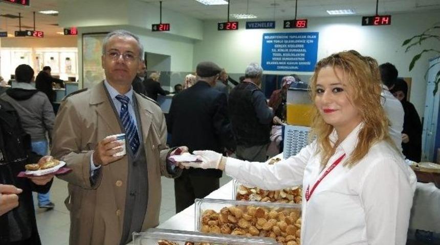 Bağcılar&rsquo;da Vergisini &Ouml;deyene A&ccedil;ık B&uuml;fe Yiyecek İkramı