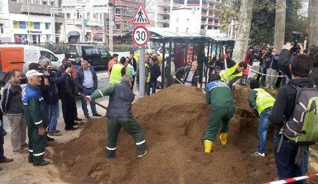 Gezi Parkı’nda Kazılan Alan Toprakla Dolduruldu
