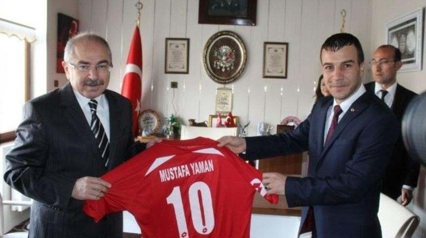 Vali Yaman&rsquo;a 10 Numara Forma