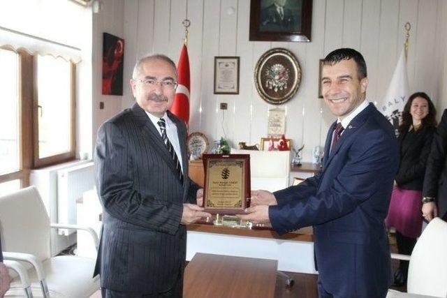 Vali Yaman&rsquo;a 10 Numara Forma 1