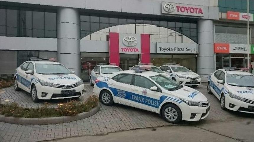 Trafik Ekiplerine Toyota Ara&ccedil;ları Teslim Ediliyor
