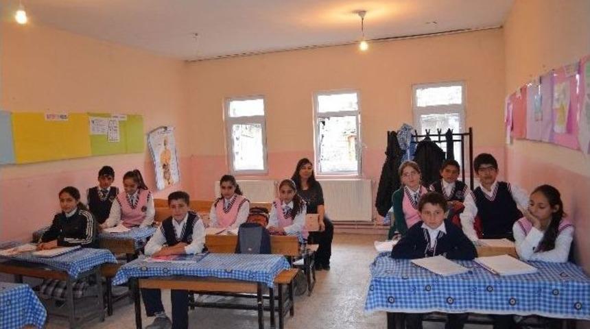 K&ouml;y Okulundaki &Ouml;ğrencilerin Zor Şartlardaki Eğitim M&uuml;cadelesi