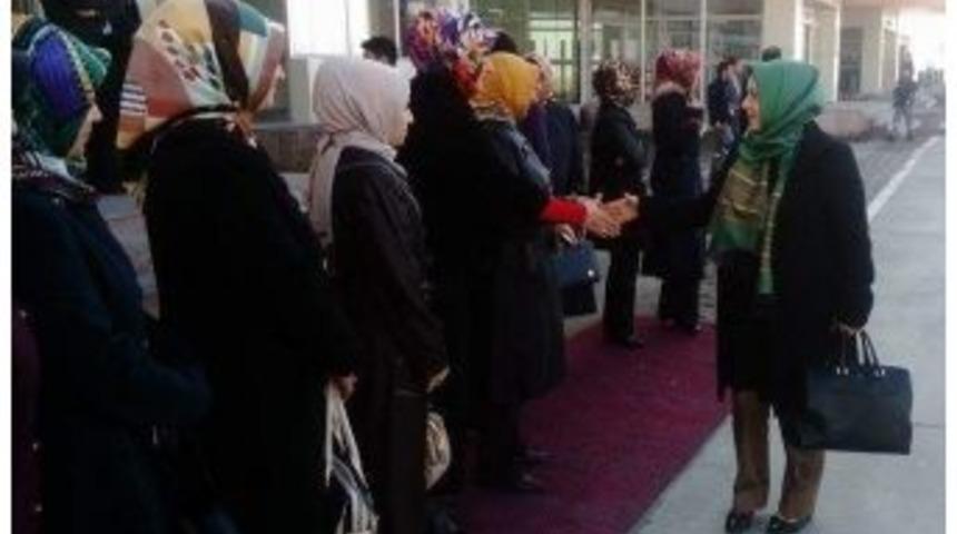 Ak Parti Kadın Kolları Genel Başkan Yardımcısı Ka&ccedil;ar Van&rsquo;da