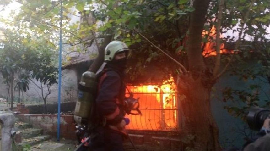 Gecekondu Alev Alev Yandı