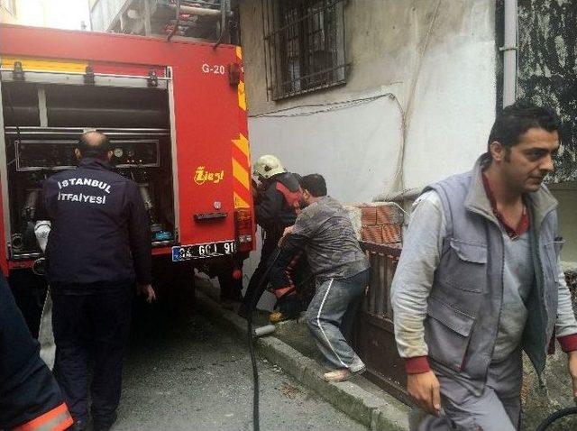 Gecekondu Alev Alev Yandı 1