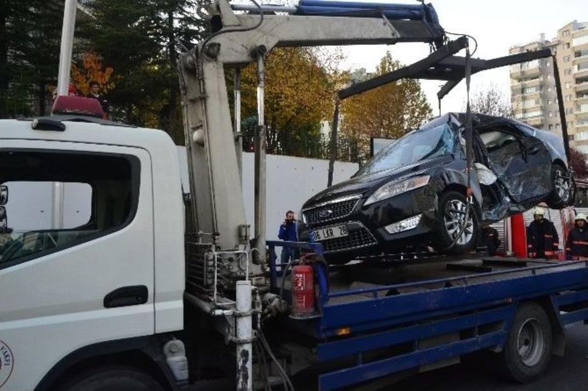 Ak Parti Şanlıurfa Milletvekili Ka&ccedil;ar&rsquo;ın Kazada Yaralanması