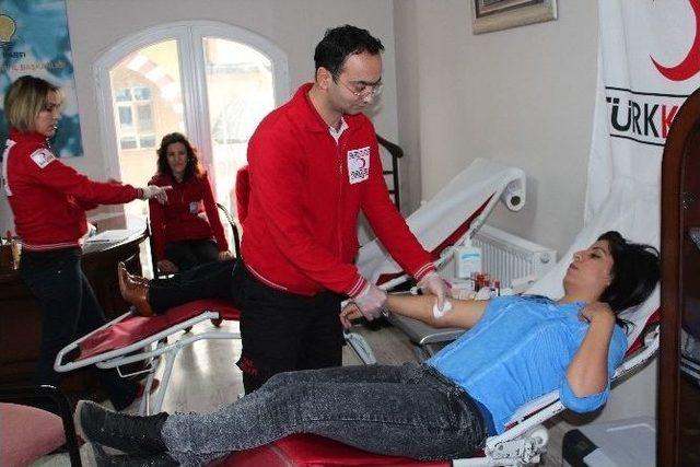 Ak Parti Elazığ Kadın Kolları Başkanlığı&rsquo;ndan Kan Bağışı 1
