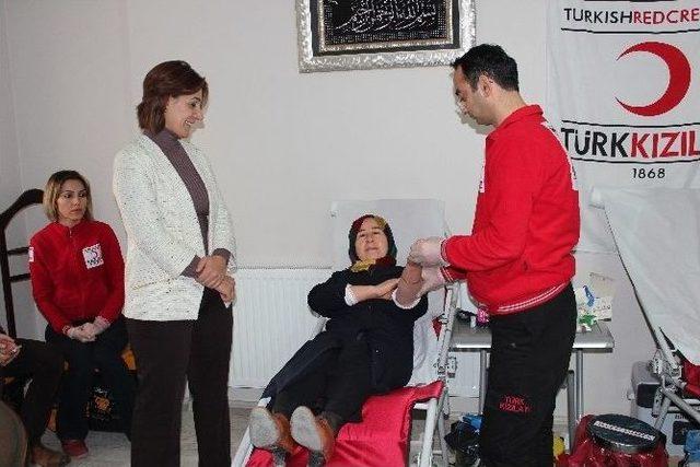 Ak Parti Elazığ Kadın Kolları Başkanlığı&rsquo;ndan Kan Bağışı 2