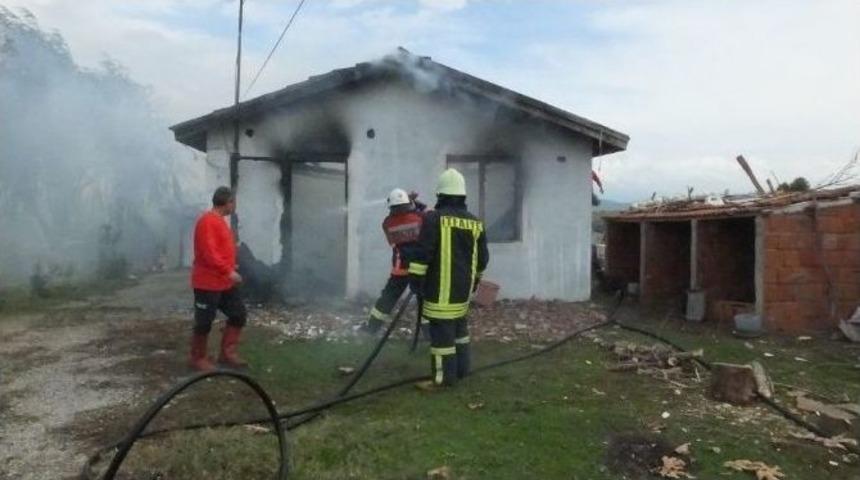 Akli Dengesi Bozuk Gen&ccedil; Evlerini Yaktı
