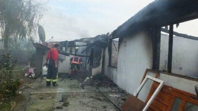 Akli Dengesi Bozuk Gen&ccedil; Evlerini Yaktı 1