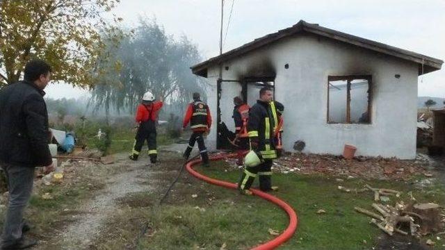 Akli Dengesi Bozuk Gen&ccedil; Evlerini Yaktı 2