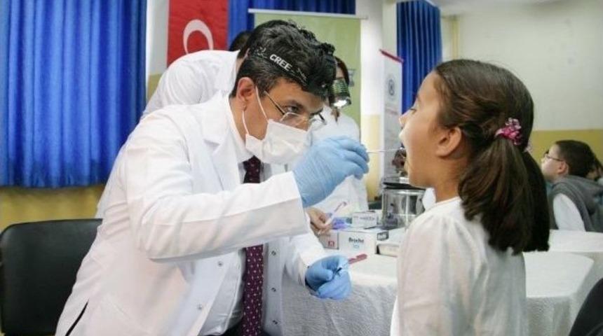 Diş Hekimi Başkan &Ccedil;ocuklara Ağız Ve Diş Sağlığı Taraması Yaptı
