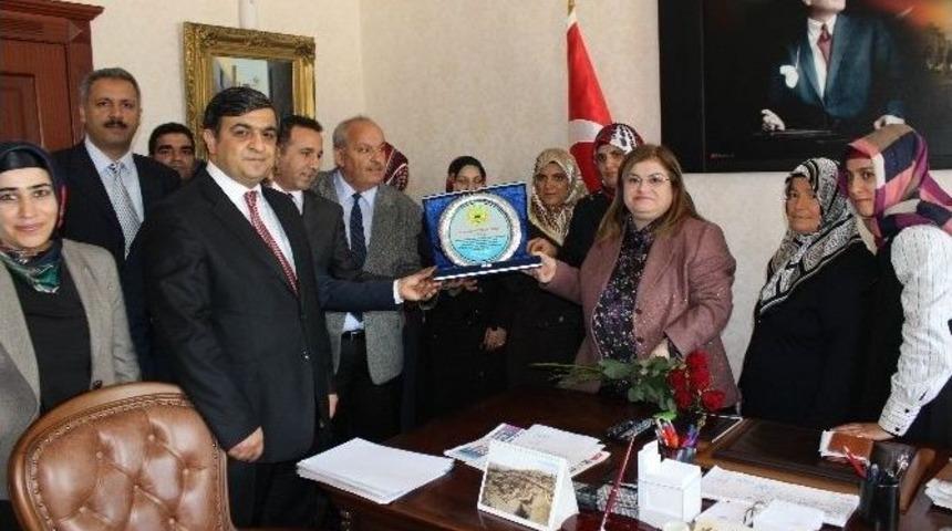 Engelli Annelerine Sertifikaları Dağıtıldı
