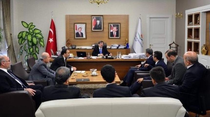 Van Heyetinden Bakan G&uuml;ll&uuml;ce&rsquo;ye Ziyaret