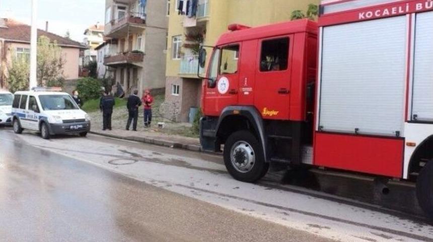 &Ccedil;atı Yangını B&uuml;y&uuml;meden S&ouml;nd&uuml;r&uuml;ld&uuml;