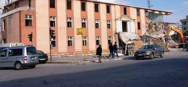 Erciş’te 59 Yıllık Hükümet Binası Tarih Oldu