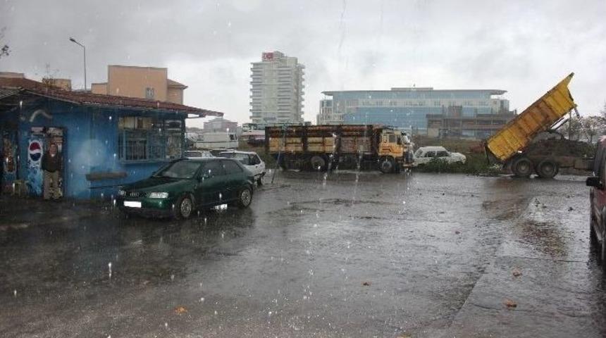 Edirne&rsquo;de Sağanak Yağış Etkili Oldu