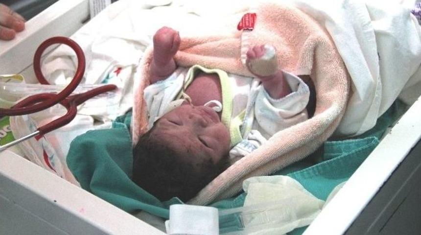 Sarıg&ouml;l&rsquo;de Yeni Doğan Bebek &Ccedil;anta İ&ccedil;inde Sokağa Bırakıldı