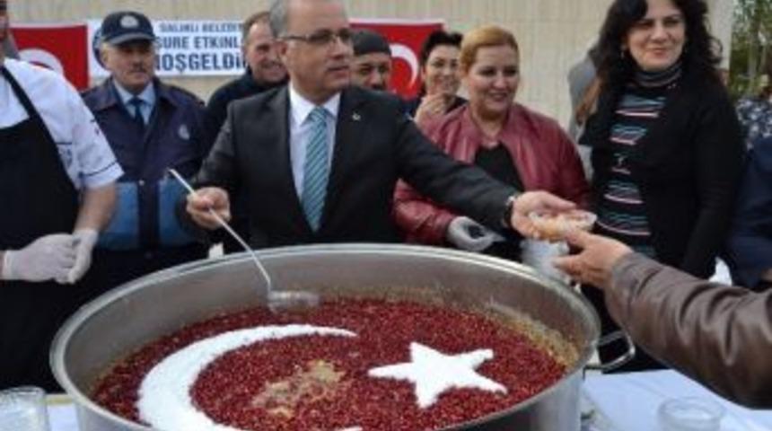 Salihli Belediyesi Aşure Etkinliği D&uuml;zenledi