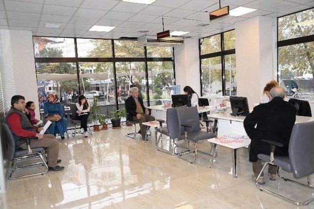 Binlerce Vatandaşa G&uuml;ler Y&uuml;zl&uuml; Hizmet 1