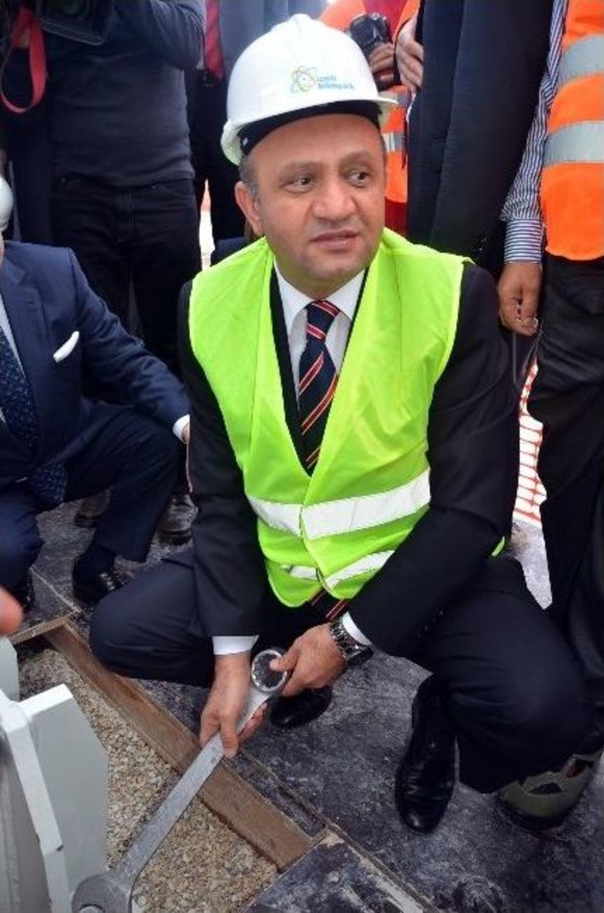 Bakan Işık İzmir&rsquo;de 107 Fabrikanın A&ccedil;ılışını Yaptı