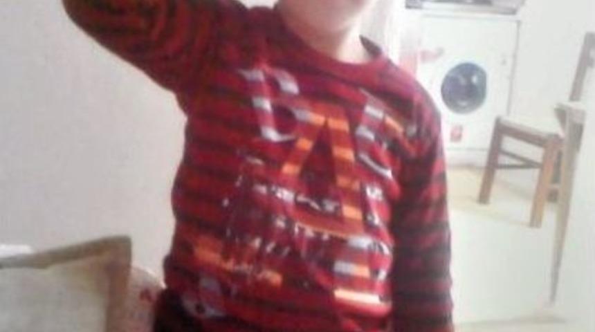 (&ouml;zel Haber) Duvardan &Uuml;zerine Taş D&uuml;şen &Ccedil;ocuk &Ouml;ld&uuml;