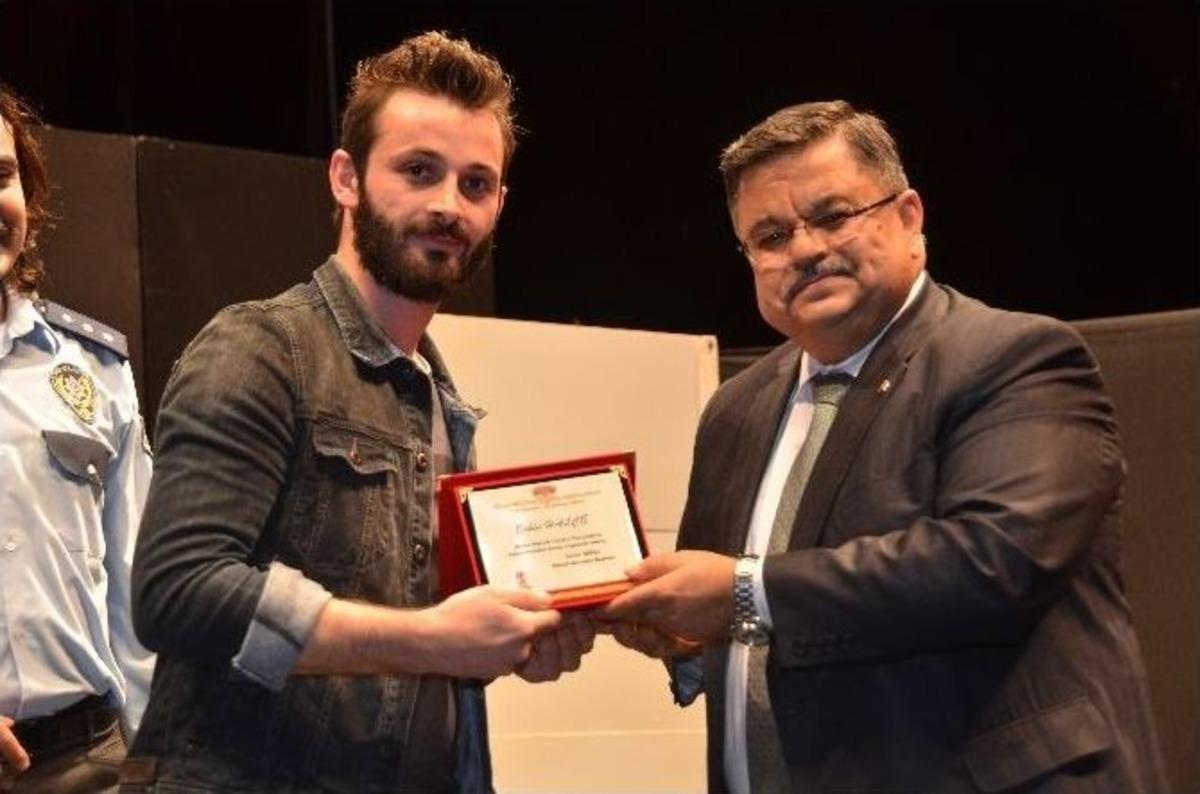 9. Bilecik Ulusal Tiyatro Festivali&rsquo;nde &rsquo;&rsquo;vukuatlı Bek&ccedil;i Murto&rsquo;&rsquo; Sahnelendi